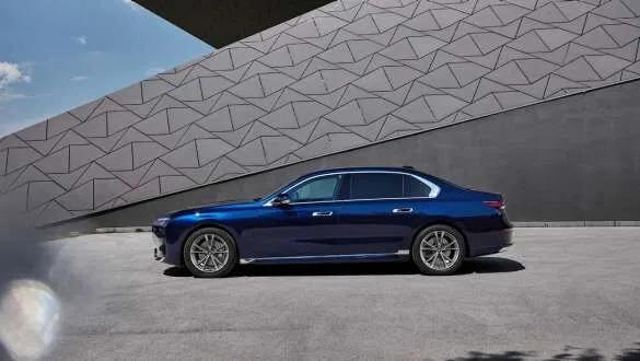 BMW 7 Series thumbnail 8