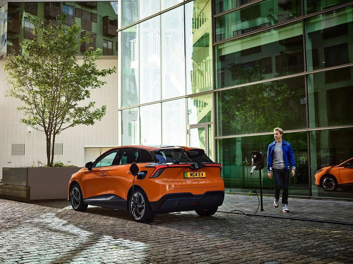 MG4 EV thumbnail 3