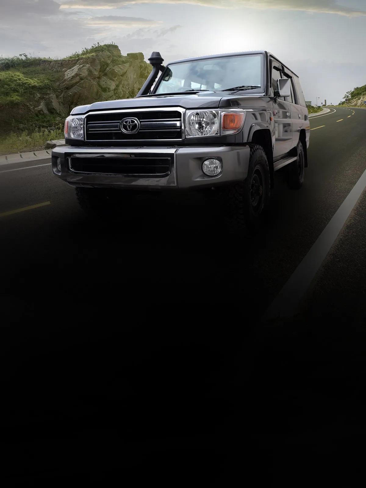 Toyota Land Cruiser 70 thumbnail 2